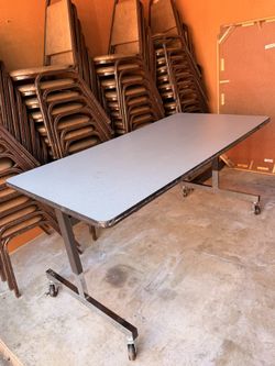 Rolling Table With Locking Mechanism