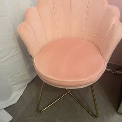 Velvet Pink Chair 