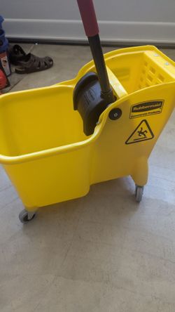 Rubbermaid mop bucket