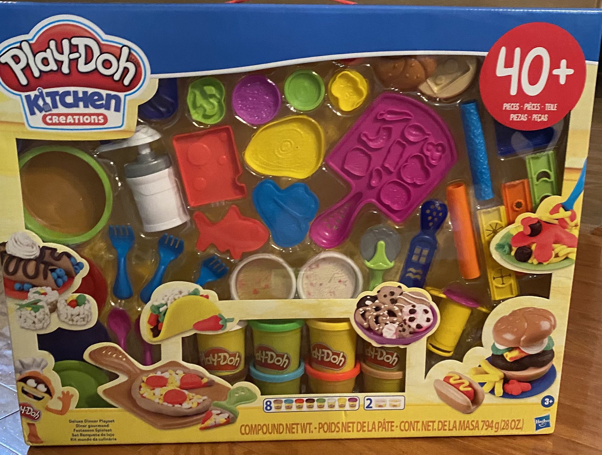 New Deluxe Dinner Play set Play Doh 40 Pieces