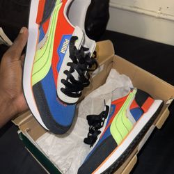 SIZE 9.5 - Pumas 