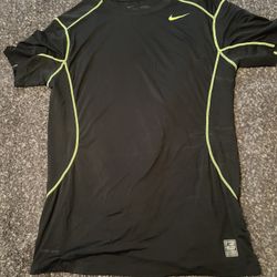 Nike Pro Combat Dri-Fit Fitted Short Sleeve Shirt Men`s  XL.   0086