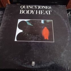 QUINCY  JONES VINYL ALBUMS AND SONY FULLY AUTOMATIC TURNTABLE $200 FINAL PRICE READ DESCRIPTION AND SEE 👀 ALL PICTURES 