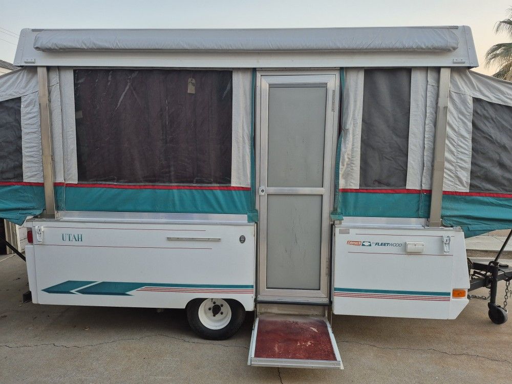 Super Clean 1995 Coleman Pop Up Trailer