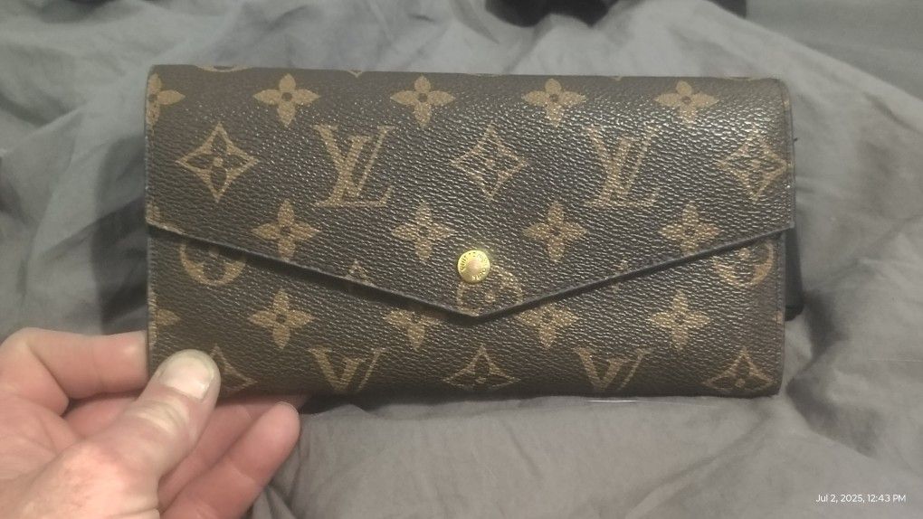 Louis Vuitton wallet BRAND NEW