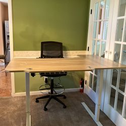 Electric Adjustable Standing Desk WITH Chair