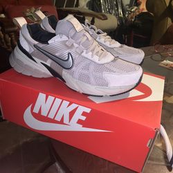 Nike Running Shoes V2k Run Womens