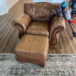Comfy leather Chair With Ottoman 