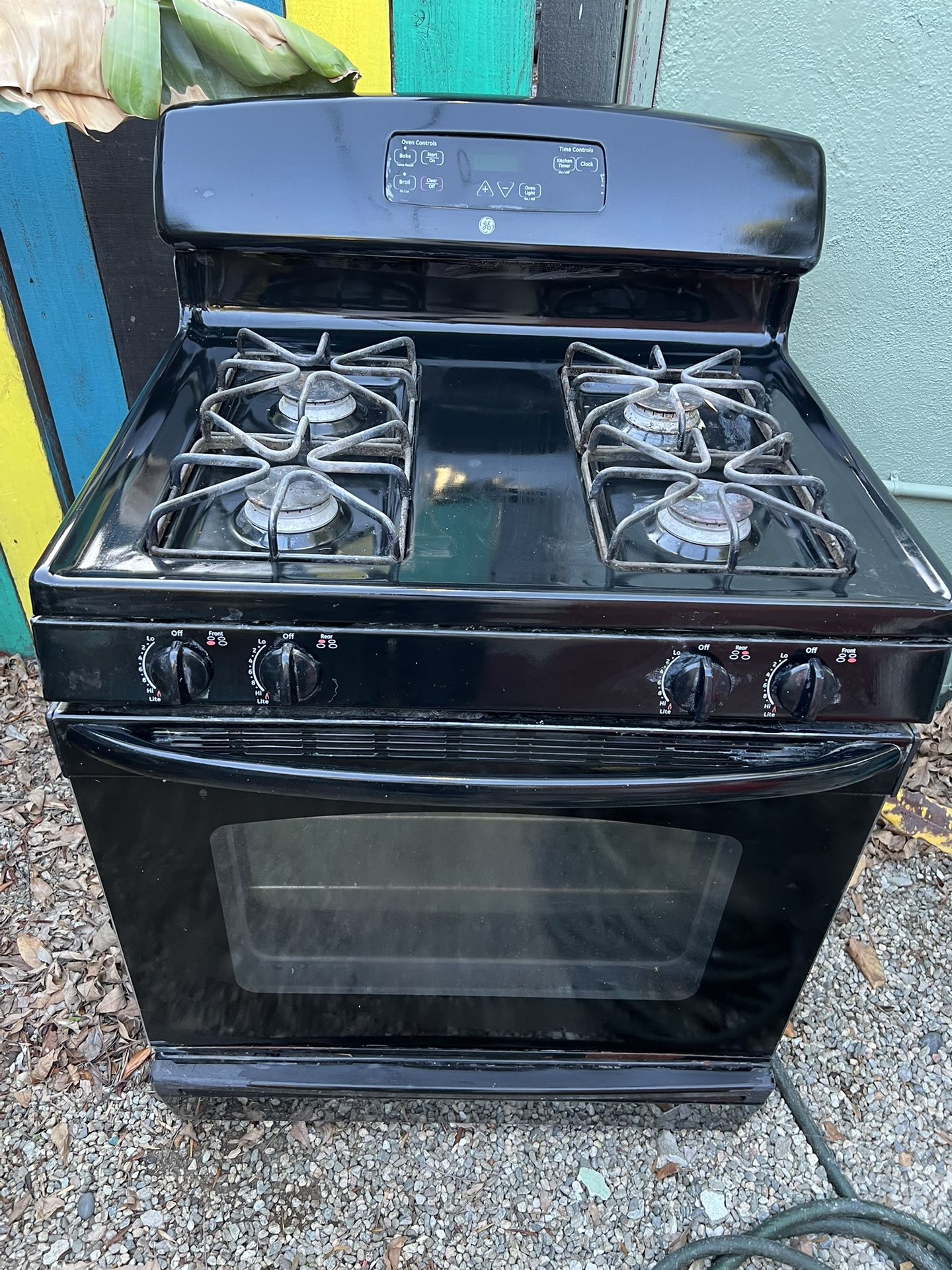 🔥 GE Black Gas Stove + Oven – Great Condition & Fully Functional!