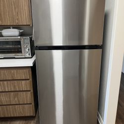 Midea Refrigerator (Top Freezer)