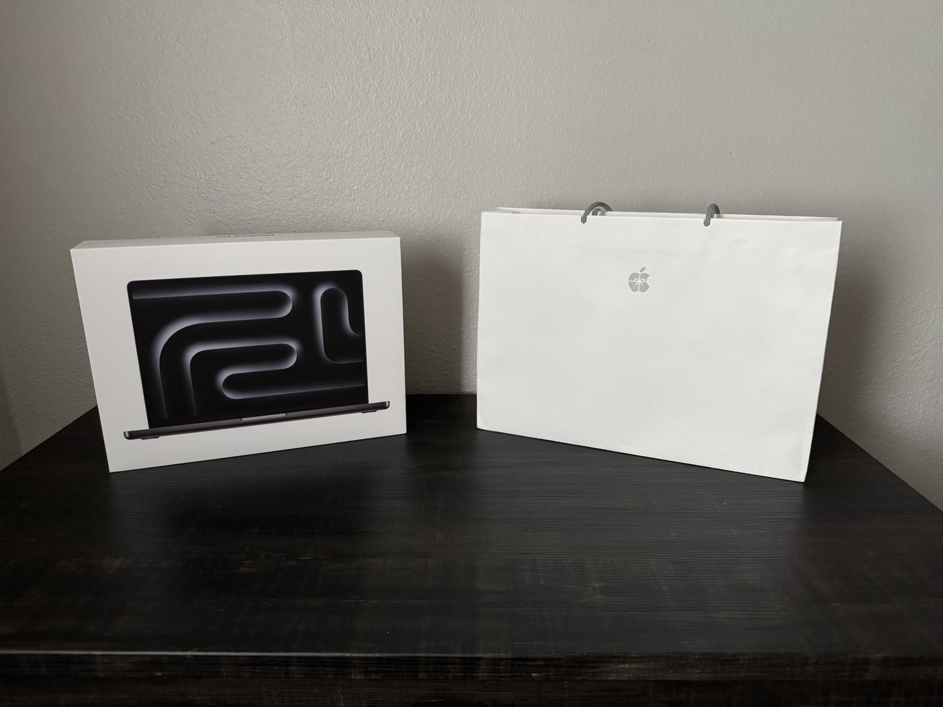 MacBook Pro M4 Like New Space Black 