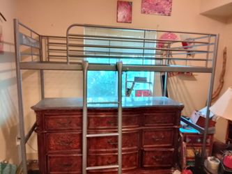 Bunk bed/Desk