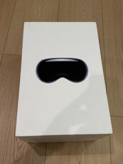 Apple Vision Pro 1TB M2 – Dual Knit + Dual Loop Bands – Original Box