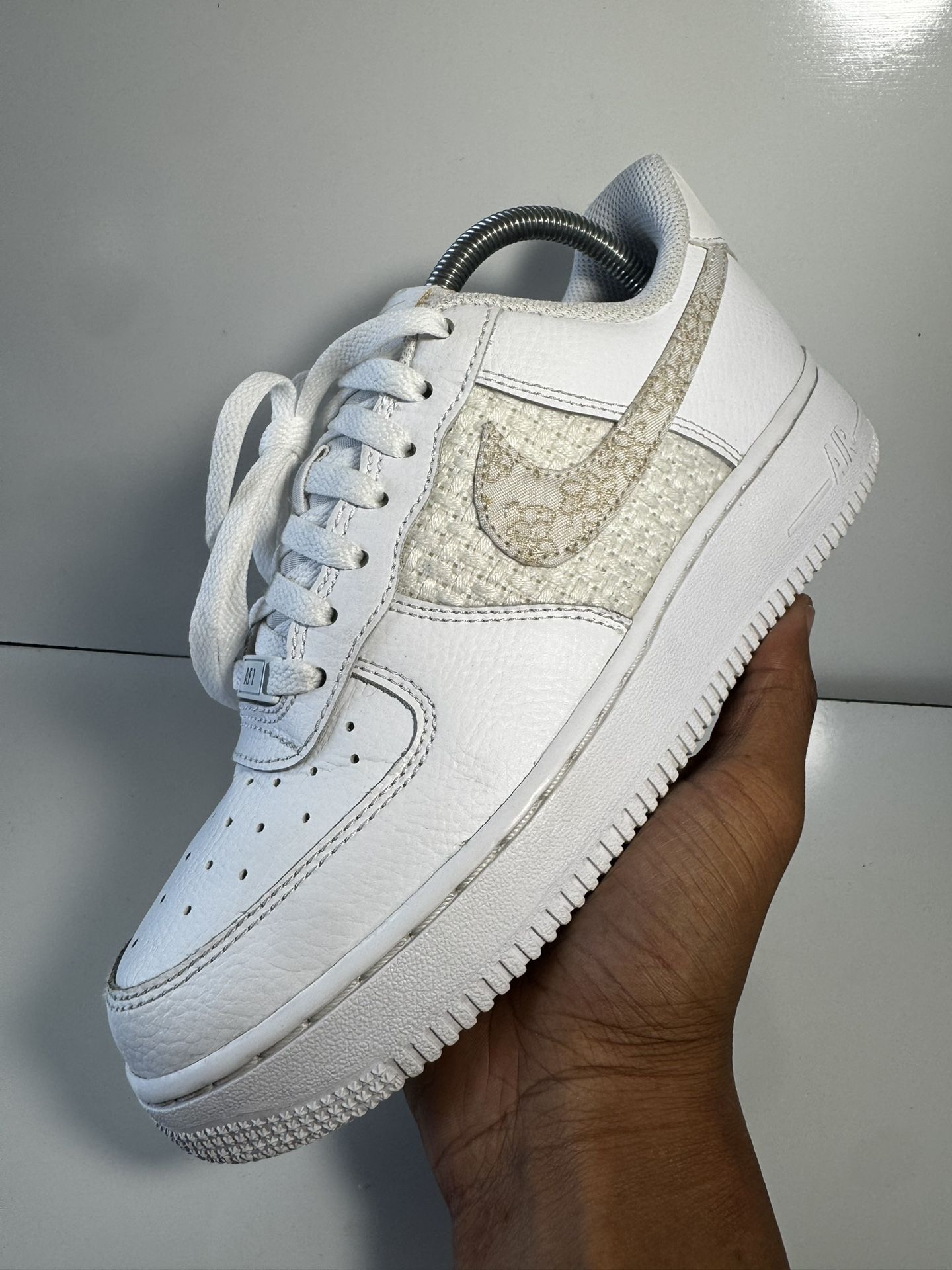 Nike Air Force 1 ‘07 SE “Flower Swoosh” WMNS Size 7.5