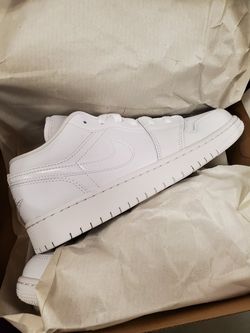 Jordan 1s low sizes 4y-7y