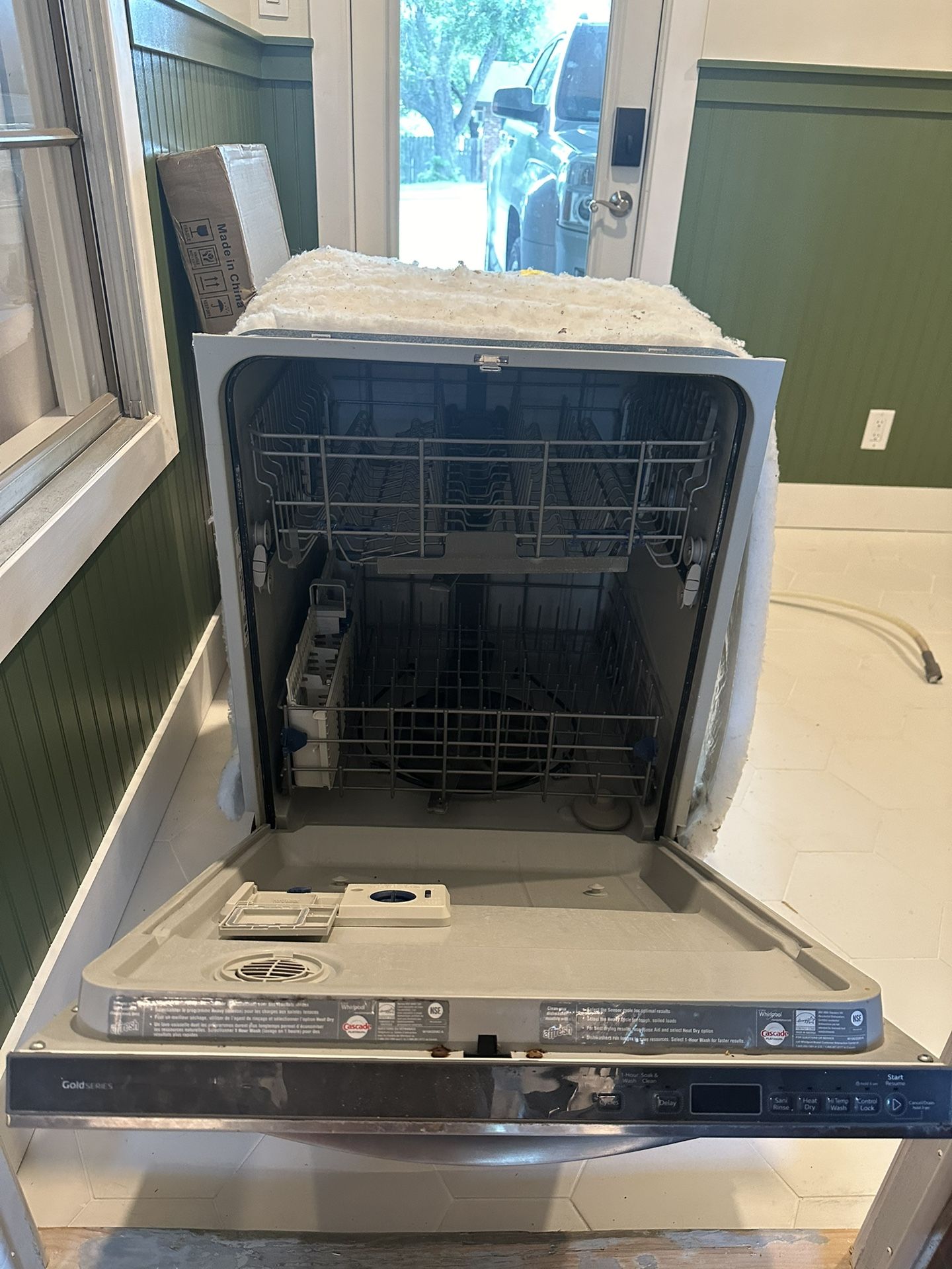 Whirlpool Dishwasher