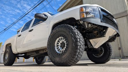 Dirt King Long Travel Kits Available For Chevy & GMC