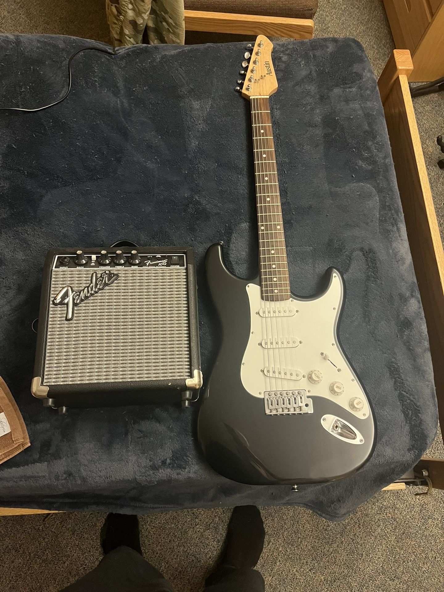Austin Electric guitar with amp and stand
