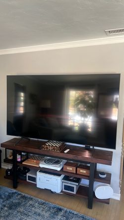 Samsung 82-inch Class TU700D Series 4K UHD LED LCD TV