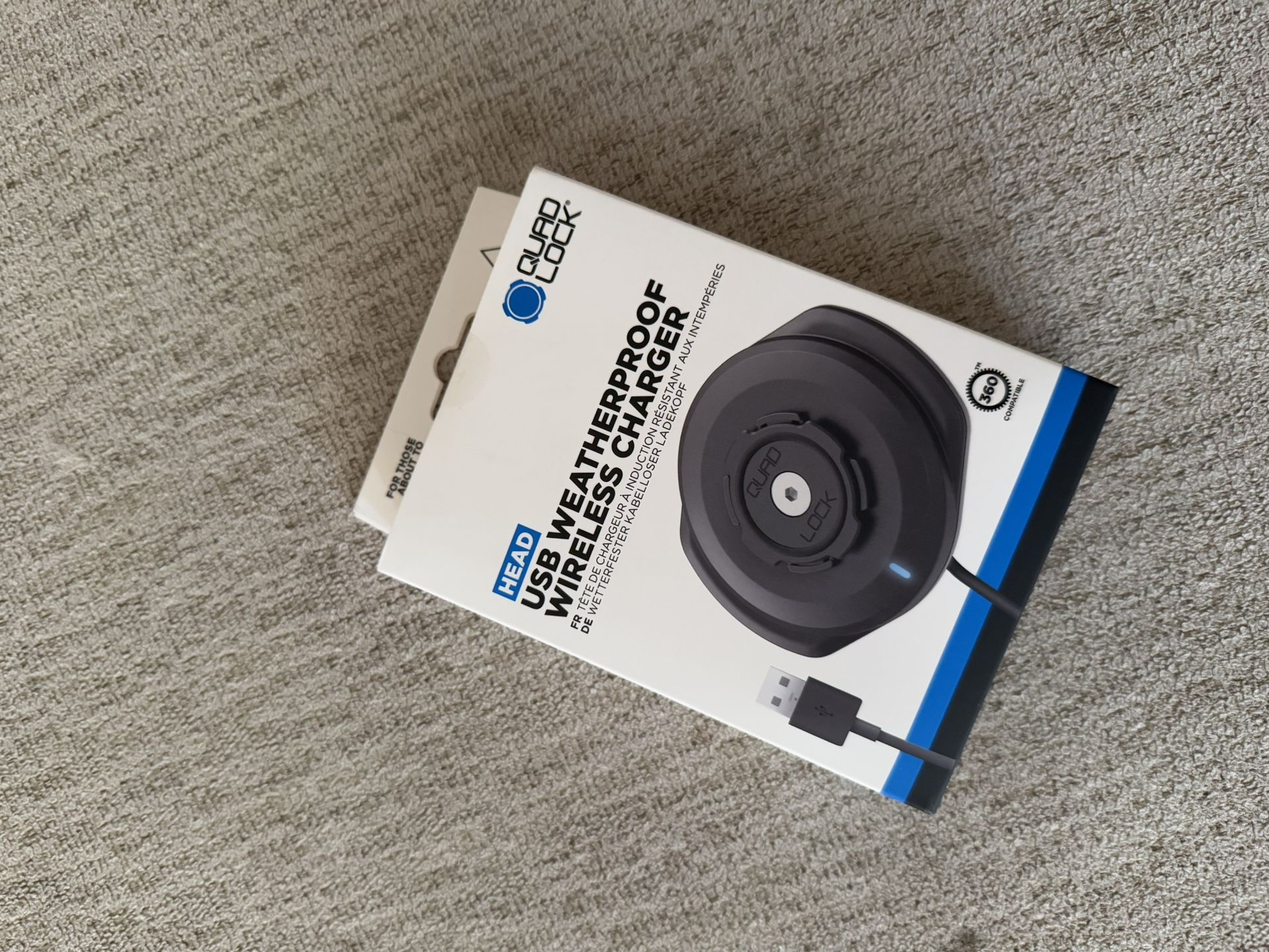 QUADLOCK WIRELESS CHARGER NEW IN BOX FOR MOTORCYCLE