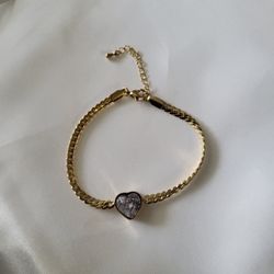 Gold Bracelet With Heart Shape 