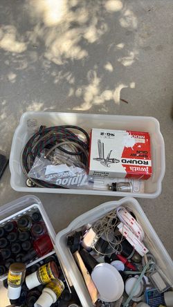 Iwata spray gun and paint