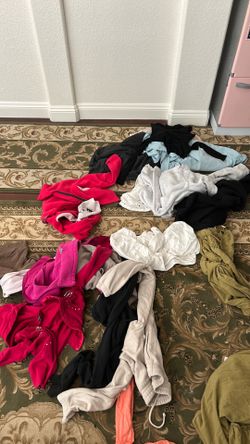 Woman’s clothes!! $5 OBO (more in profile)
