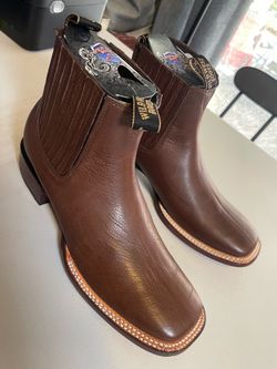 Size 8.5 Cowboy Boots Grisly Res Square Toe Brown Color