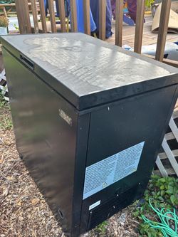 Arctic King 7.0 Cu ft Chest Freezer, Convertible, Black