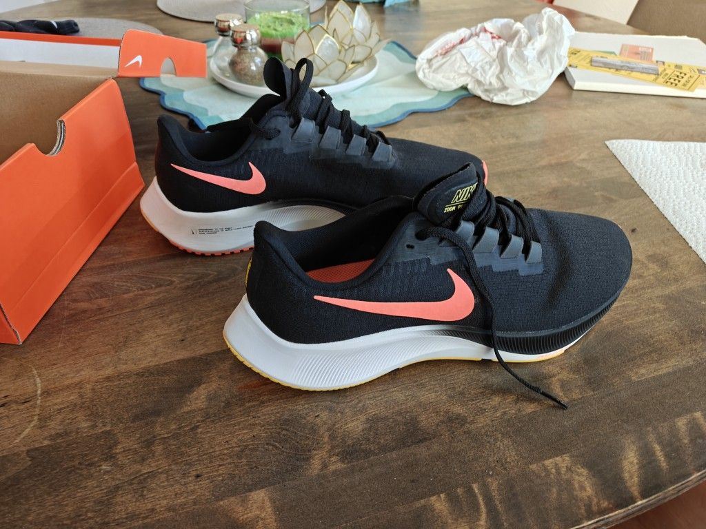 NIKE AIR ZOOM PEGASUS 37 Size 11 mens running shoe