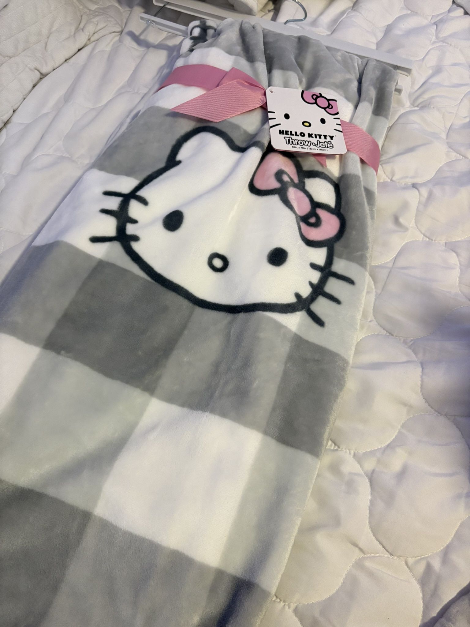 Hello Kitty Throw