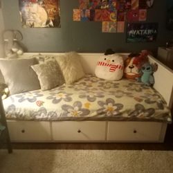White Twin Trundle Daybed