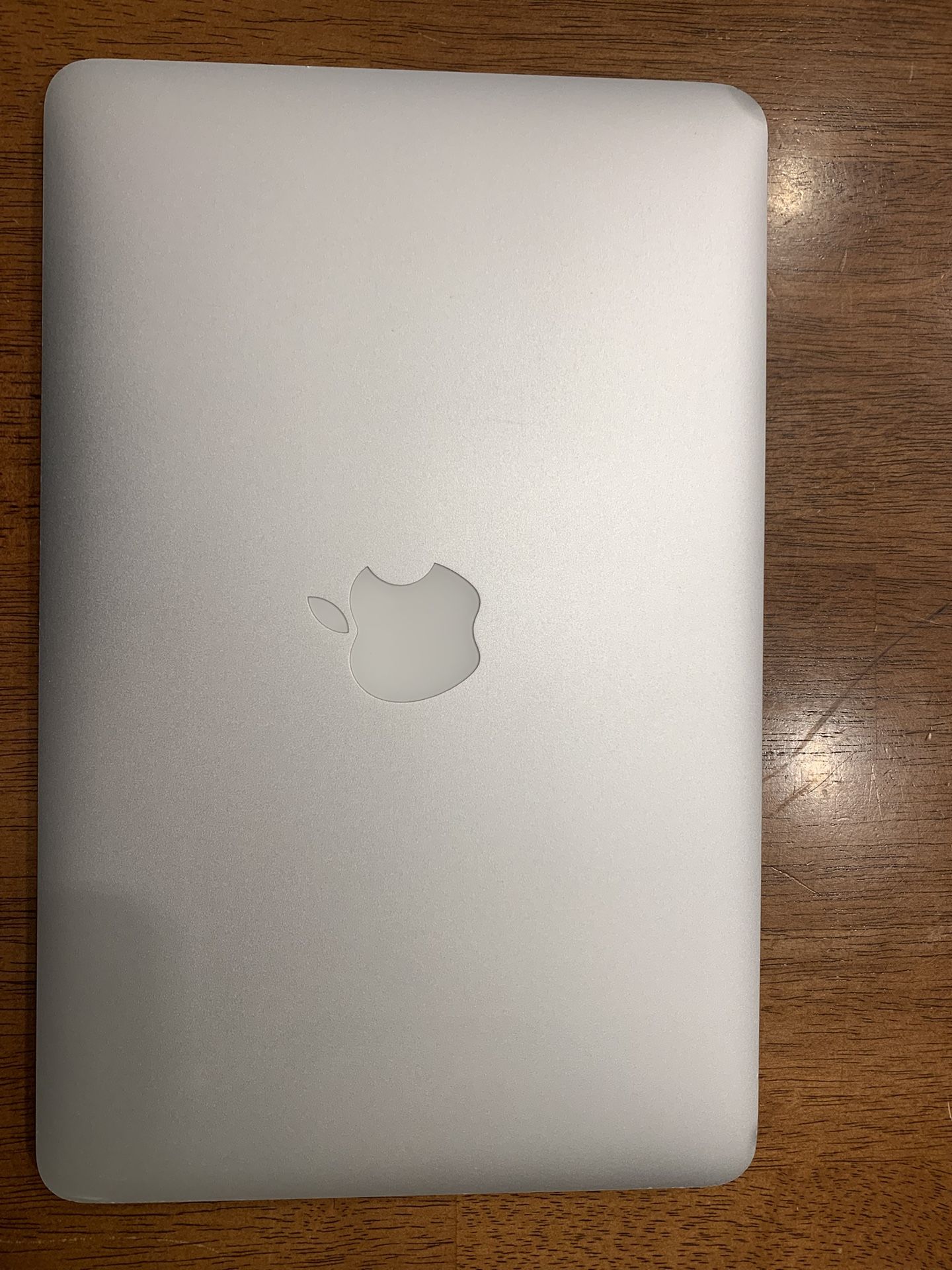 Apple MacBook Air 11” 2015 macOS Monterey Like New!