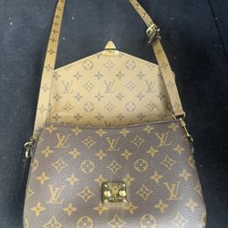 Louis Vuitton Métis  Pochette 