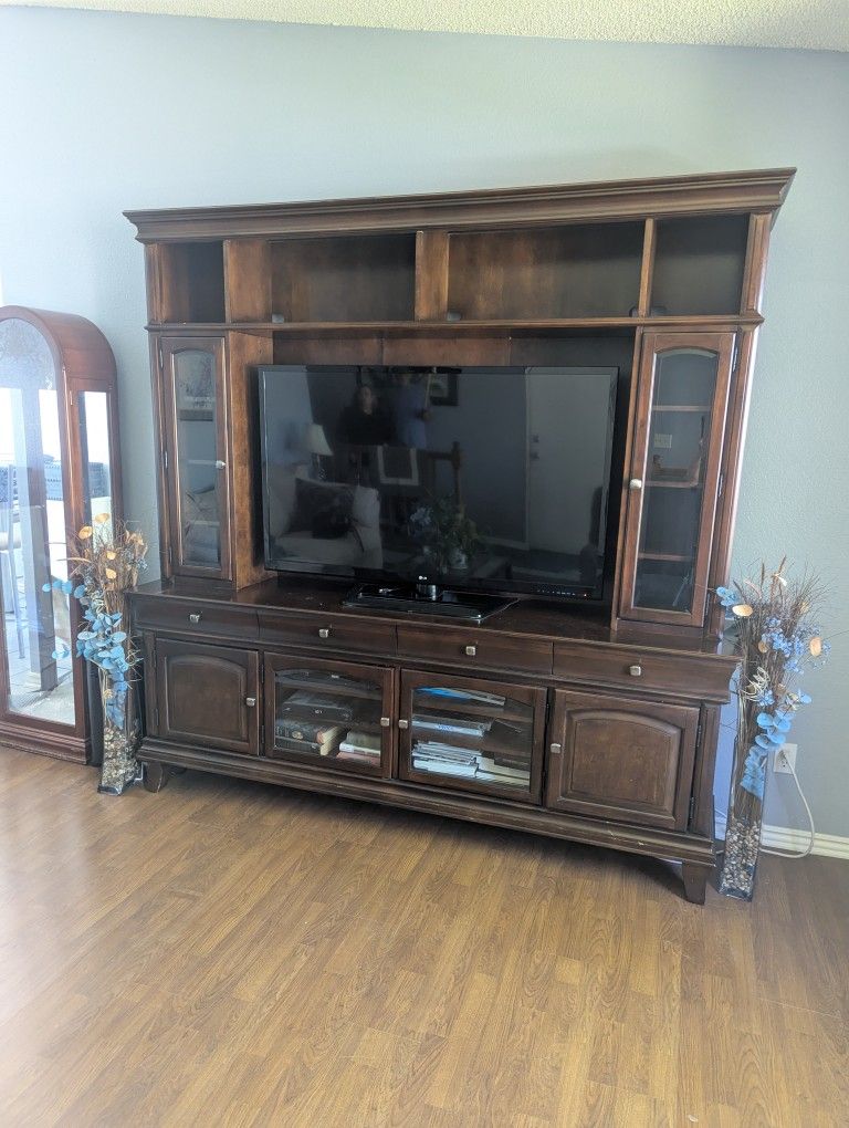 TV Entertainment Center 7ftx7ft Excellent Condition