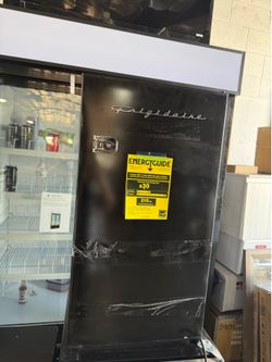 Frigidaire 3.3 cu ft Dorm Refrigerator with Freezer Black new $$$100