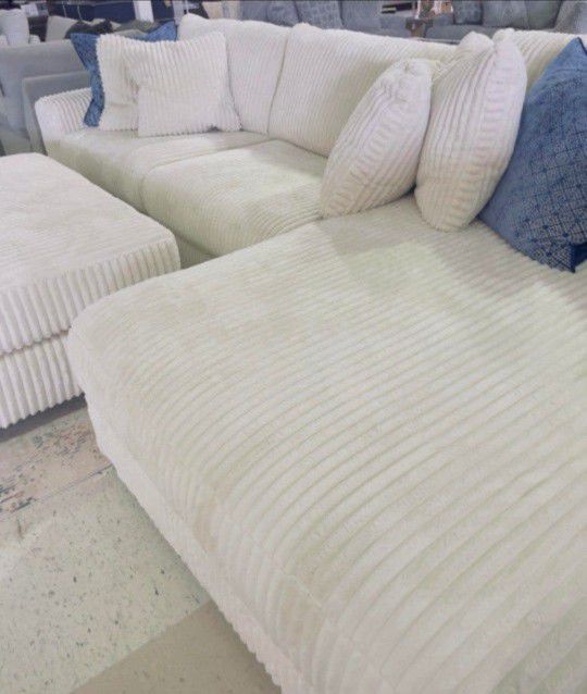Natural White Posh Style Modular Sectional Couch/Fast Delivery 