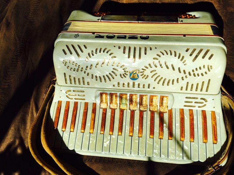 Accordion Giulietti , model M72,register 7/2,bass 120. Everything original.