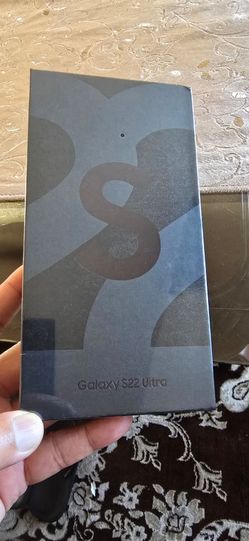 Samsung Galaxy S22 Ultra in Box