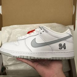 Supreme SB Dunks  Men’s 7.5/ Women’s 9 
