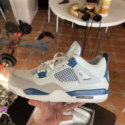 Air Jordan 4 “Military Blues” size 12