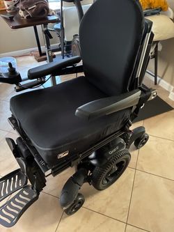 Quickie M700Q Power Wheelchair