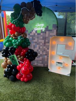 Kids party balloon decor
