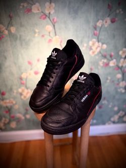 adidas Men's Low Top Lace-Up Sneakers Black Red Solid Pattern