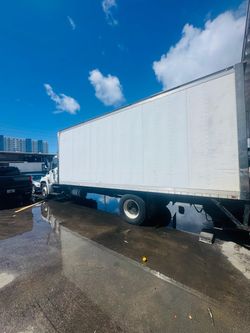2010 used truck Hino (contact info removed)