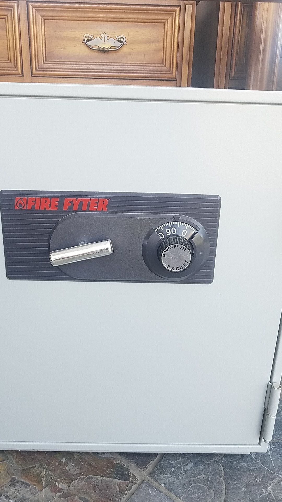FIRE FYTER MODEL FF 250 COMBINATION SAFE. 100 DOLLARS