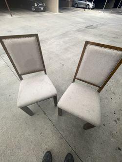 2 Buenas Sillas  (Very Strong )