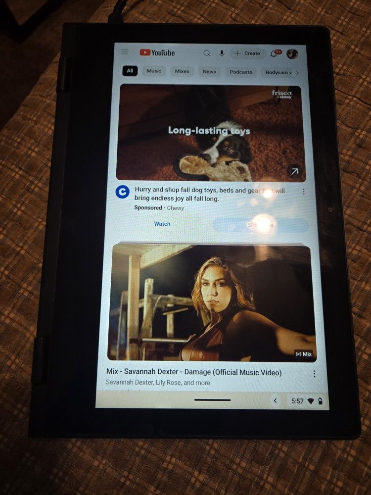 CHROMEBOOK LAPTOP/TABLET TOUCH SCREEN OR KEYBOARD PERFECT CONDITION NO FLAWS COMES WITH CHARGER SEE ALL PICS