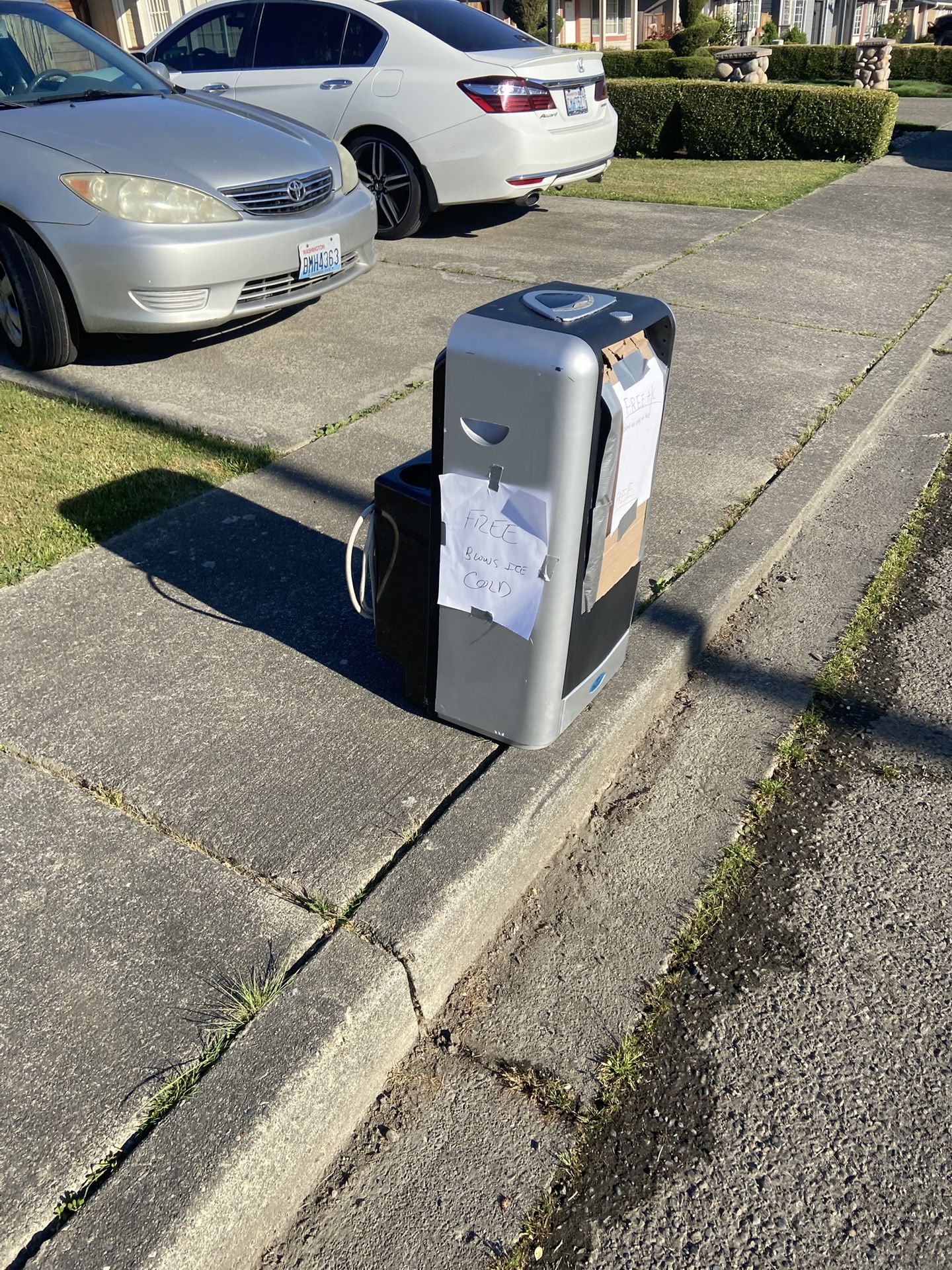 Free 12,000 btu A/C Blows Ice Cold