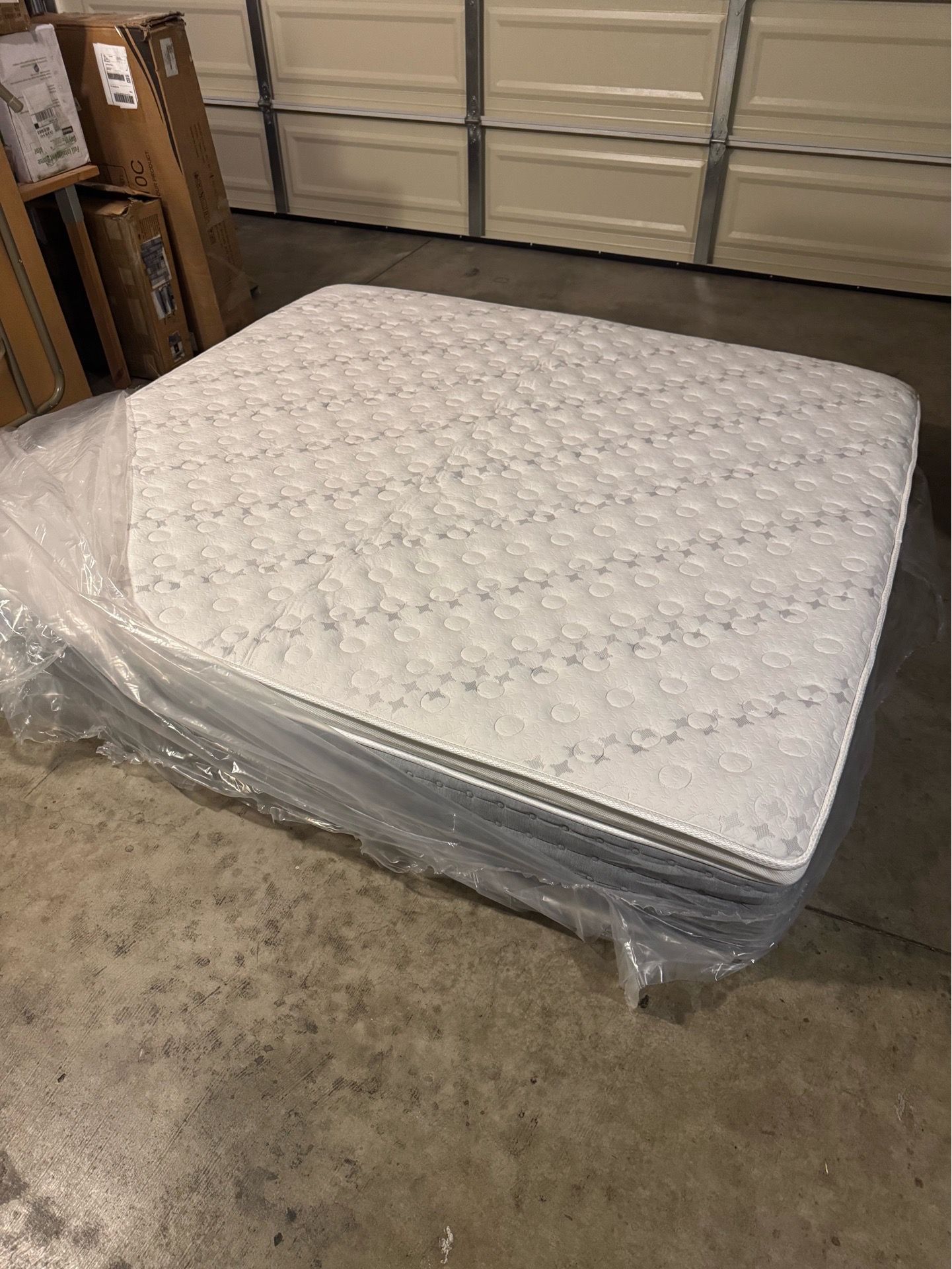 New king hybrid mattress, fresh out the plastic $200 no less